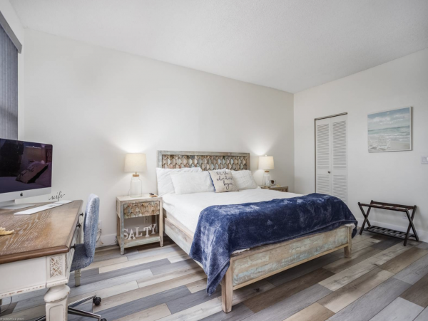 Beautiful Two Bedroom Vacation Rental Condo in Siesta Key